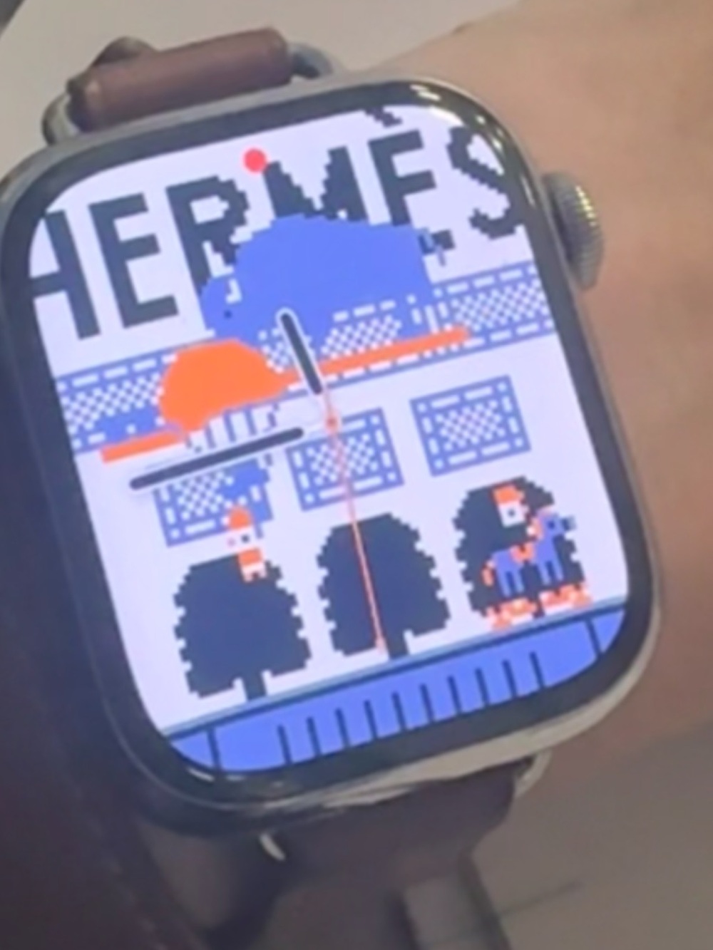 Hermes Apple Watch Series 7
With orange and wrap around band
Gently worn - Picture 10 of 10